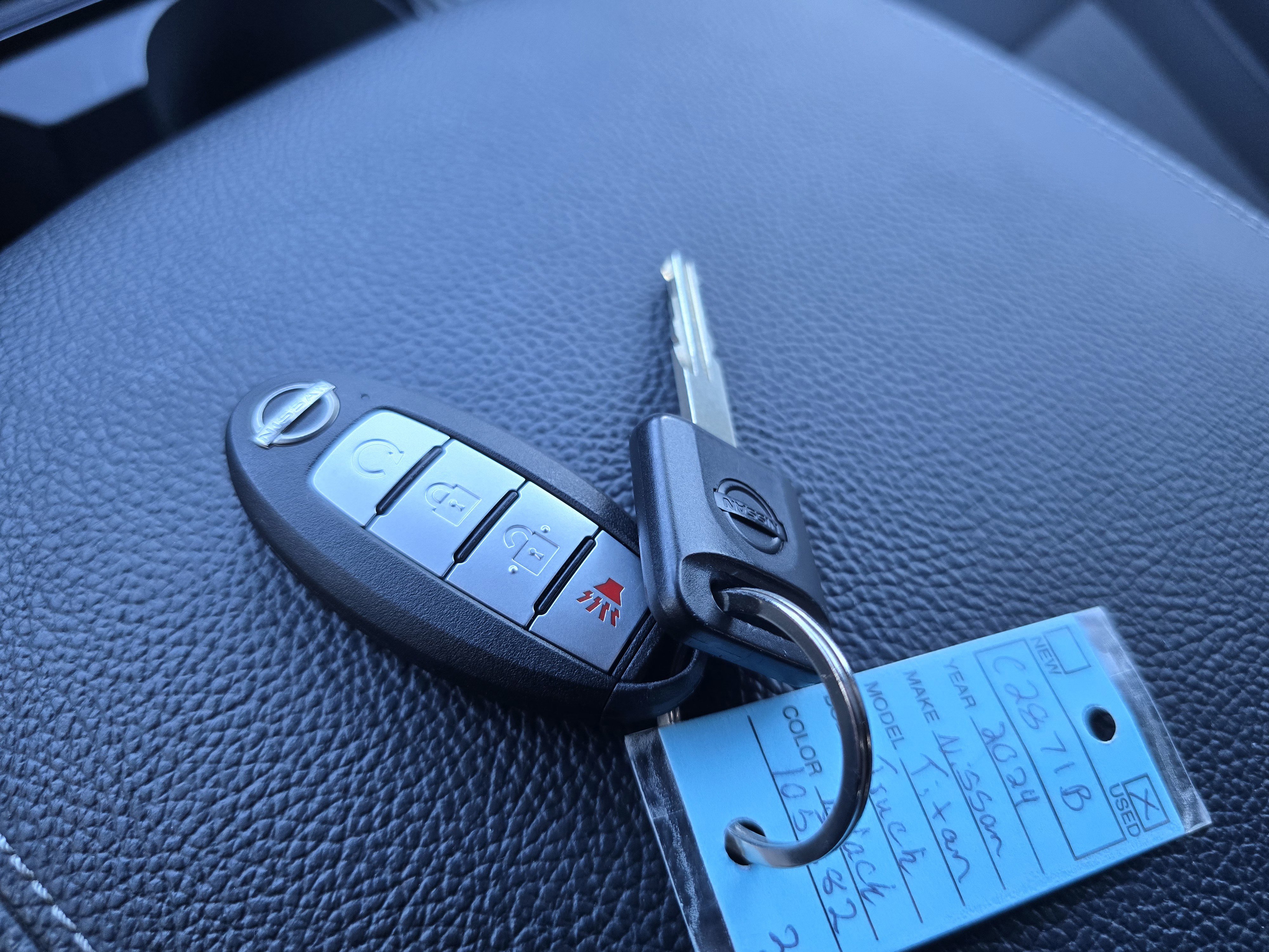 Used 2024 Nissan Titan SV w/ SV Convenience Package image 37