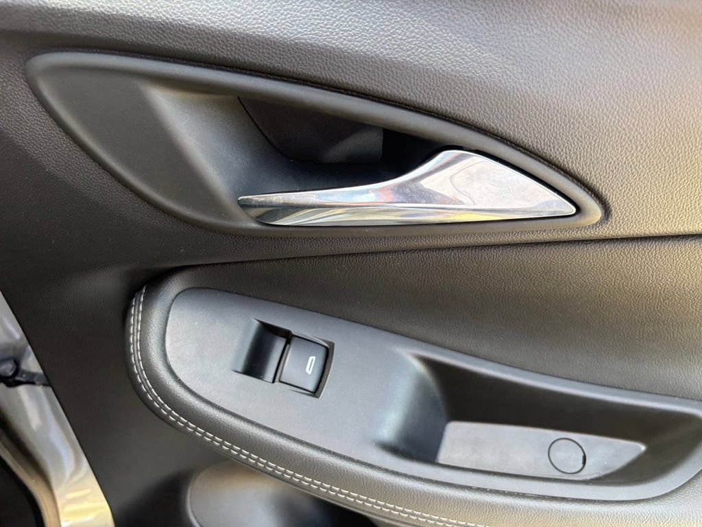 Used 2023 Buick Encore GX Select w/ Sport Touring Package FWD image 33
