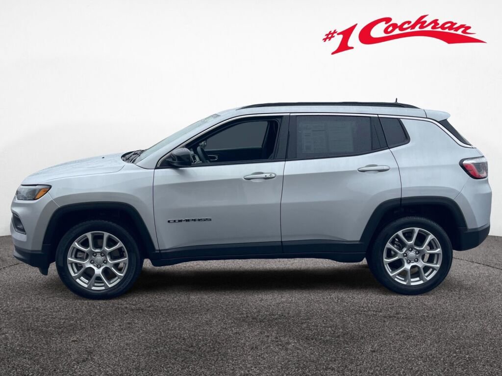 Used 2024 Jeep Compass Latitude image 20