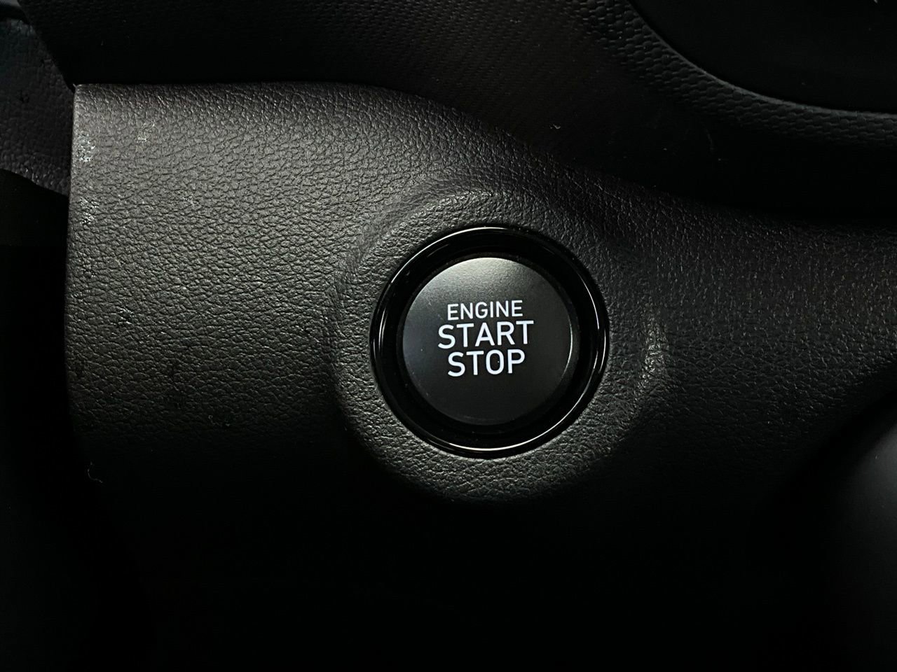 Used 2025 Hyundai Venue SEL image 28