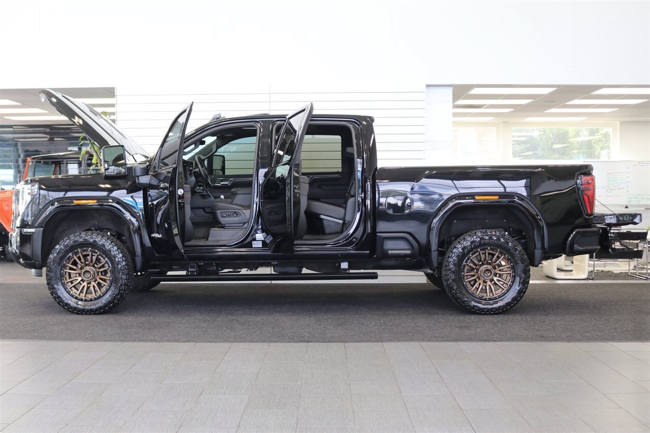 Used 2024 GMC Sierra 3500 AT4 w/ AT4 Premium Plus Package AWD/4WD image 10