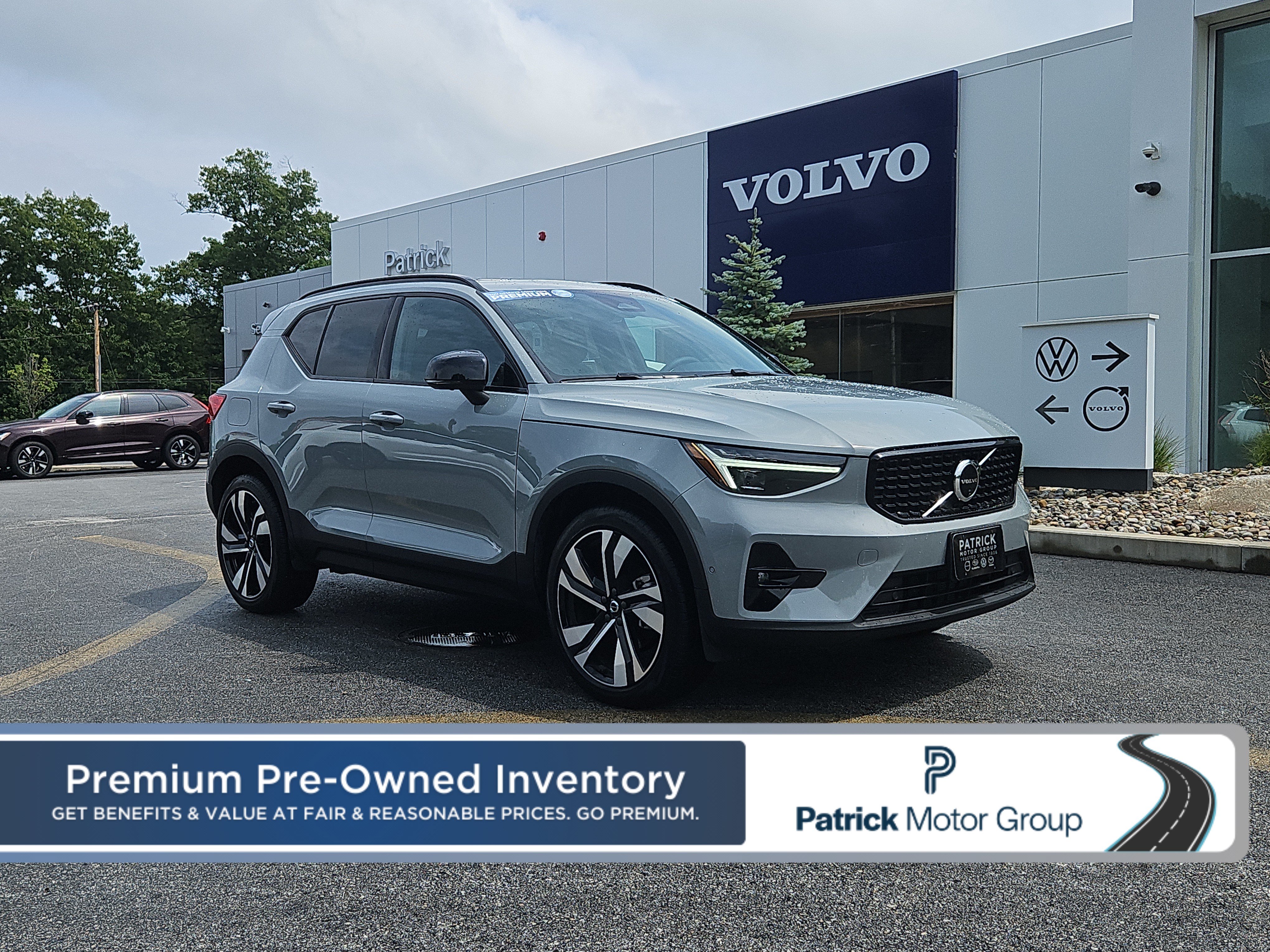 Used 2024 Volvo XC40 B5 Plus w/ Protection Package Premier AWD/4WD image 1