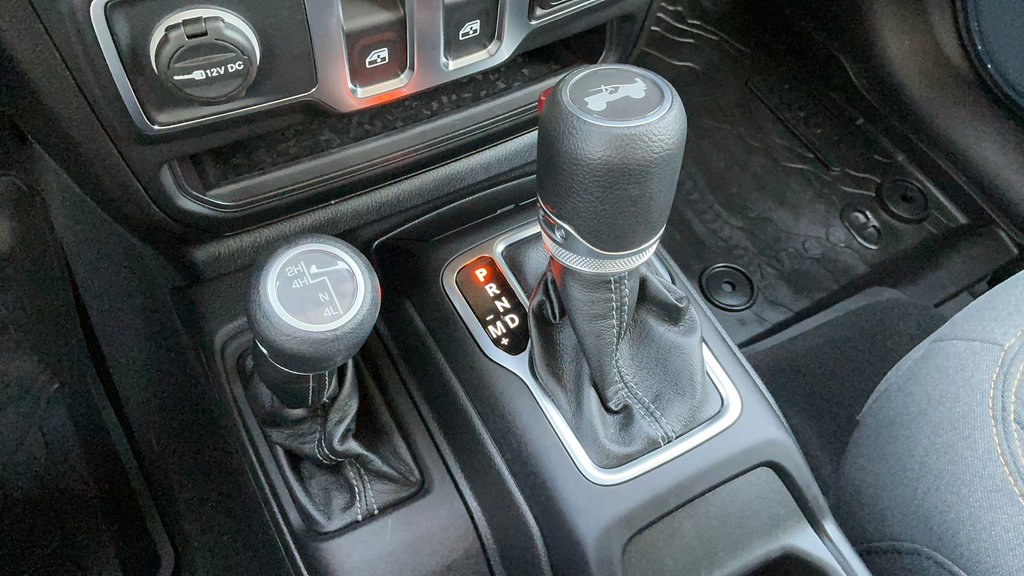 Used 2025 Jeep Wrangler Sport AWD/4WD image 12