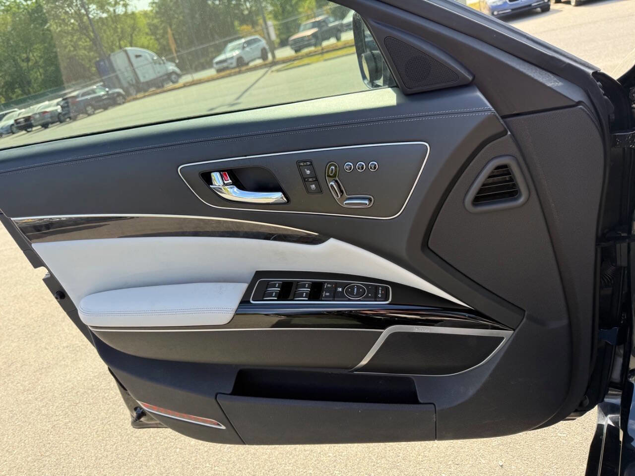 Used 2015 Kia K900 Luxury image 23