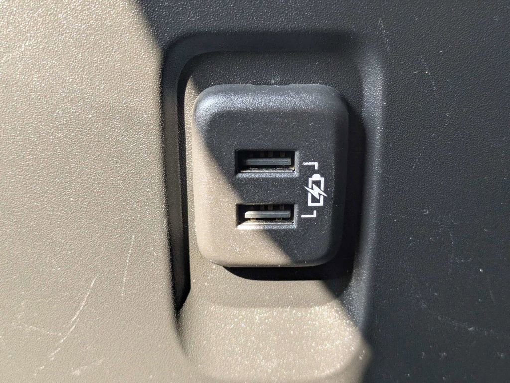 Used 2022 Chevrolet Traverse LT FWD image 17