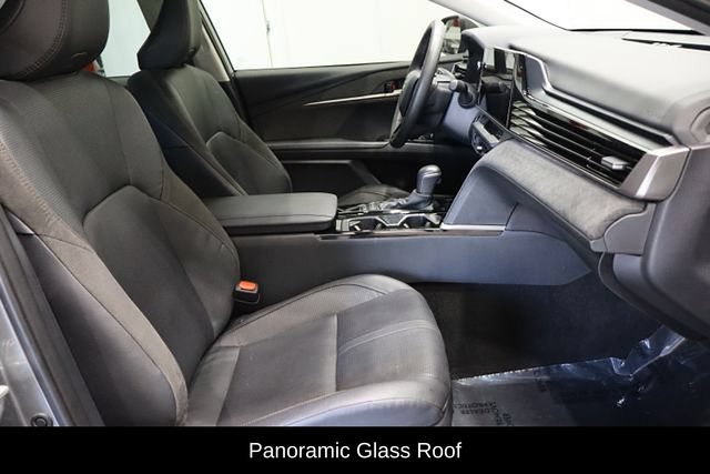 Used 2025 Toyota Camry XLE FWD image 13