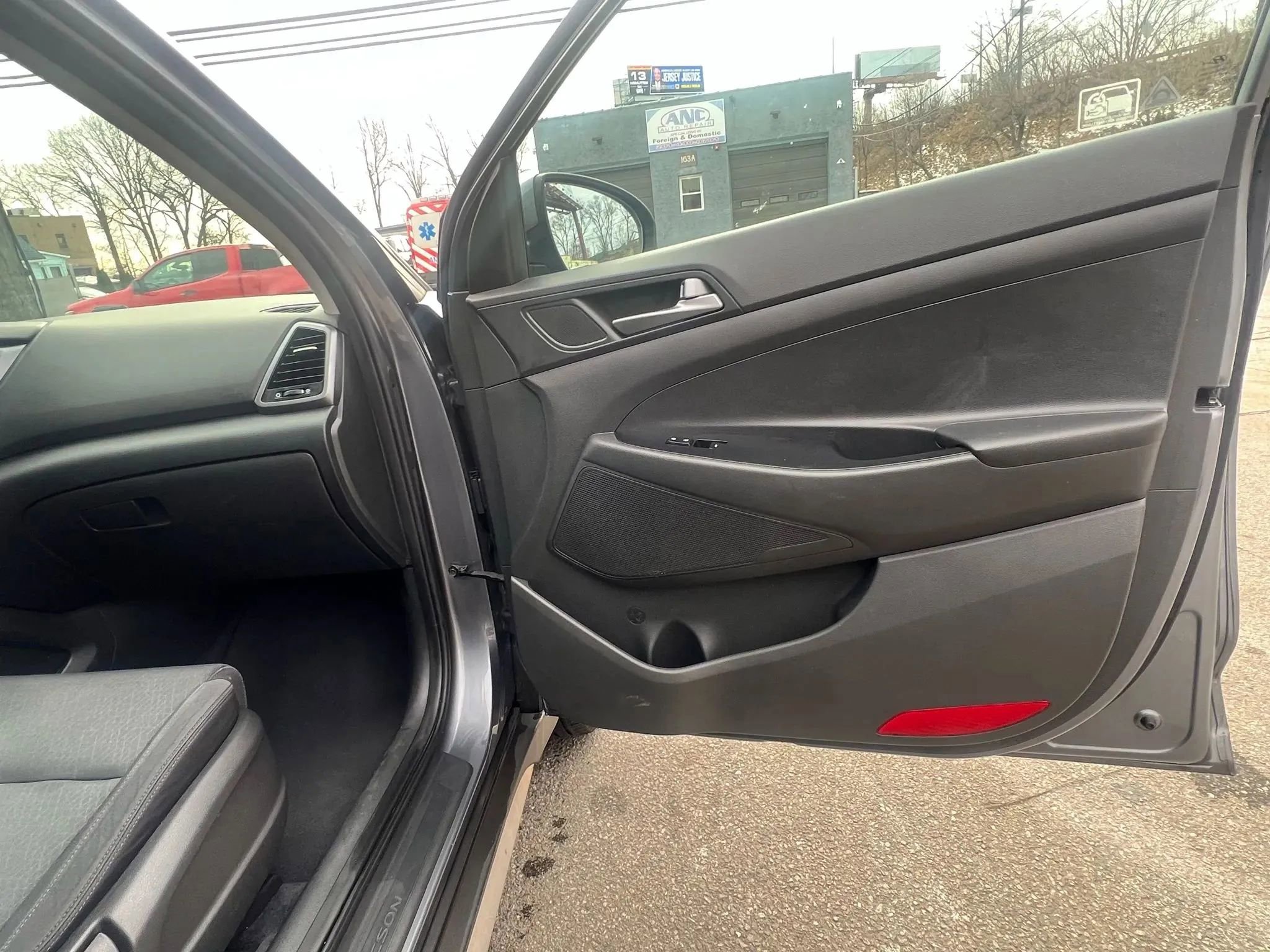 Used 2017 Hyundai Tucson SE image 30