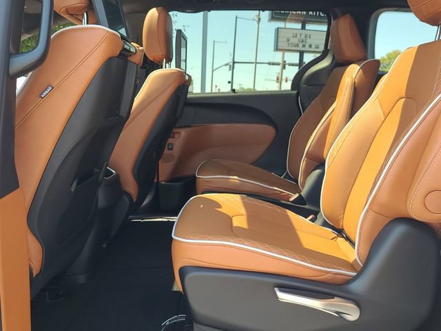 New 2026 Chrysler Pacifica Pinnacle image 9