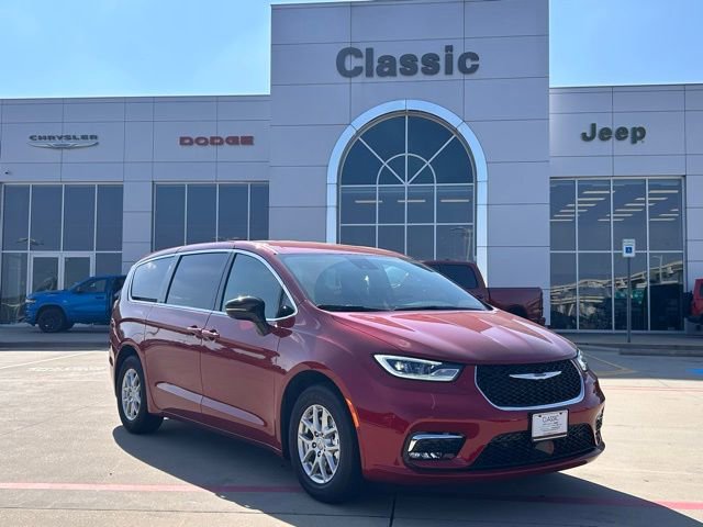 New 2026 Chrysler Pacifica Select