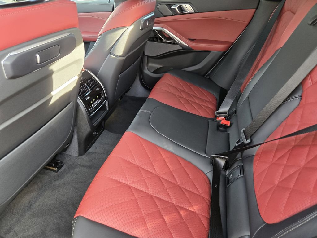 New 2026 BMW X6 M60i w/ Climate Comfort Package image 32