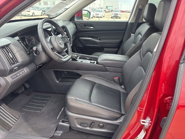 Used 2025 Nissan Pathfinder SL AWD/4WD image 15