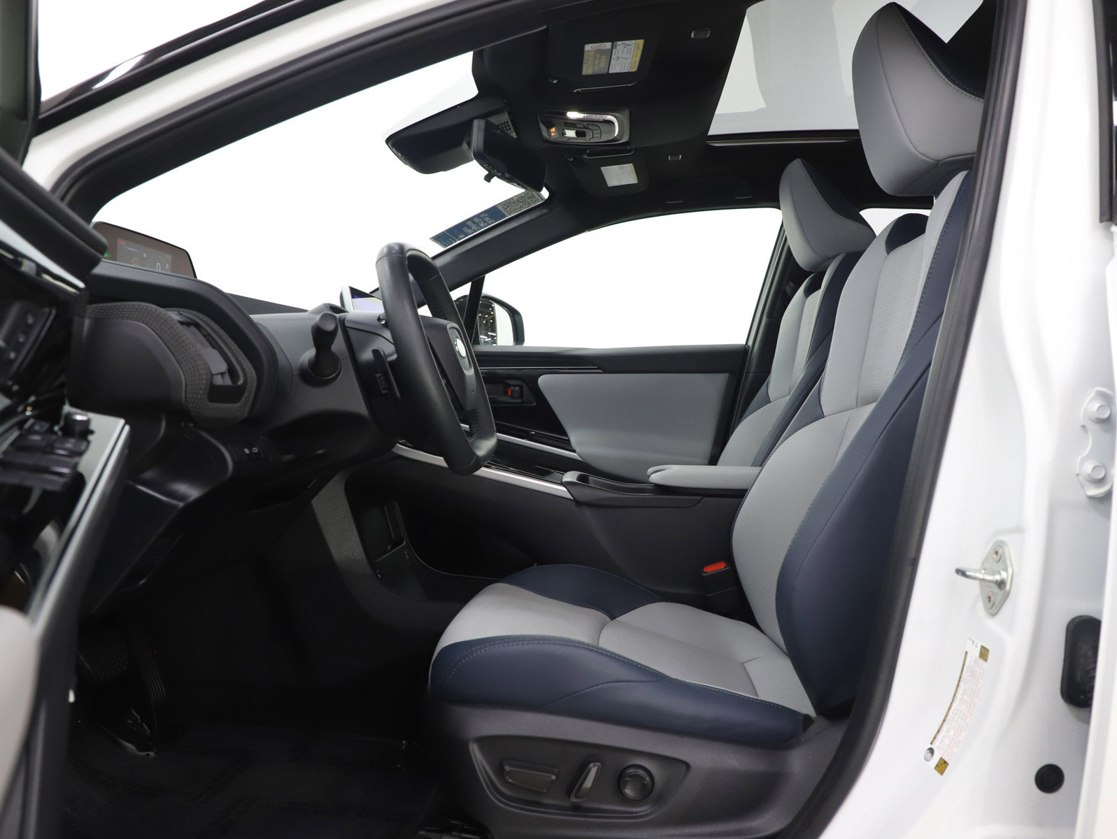 Used 2024 Subaru Solterra Touring w/ Touring Package image 22