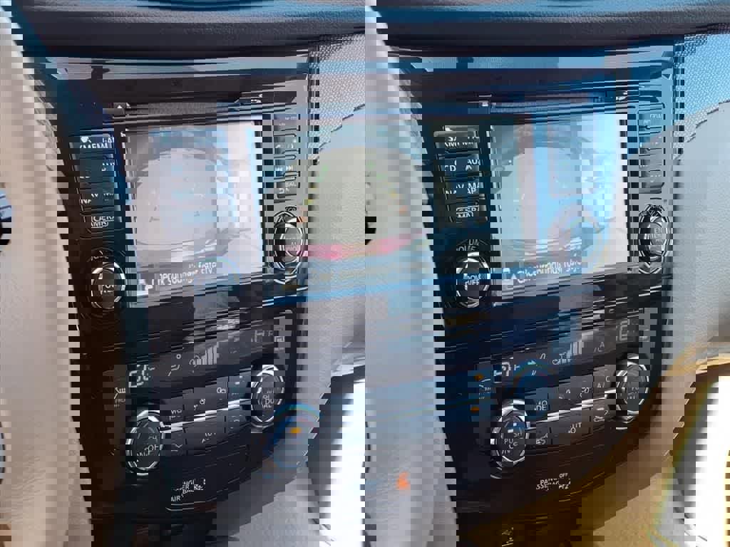 Used 2014 Nissan Rogue SL image 21