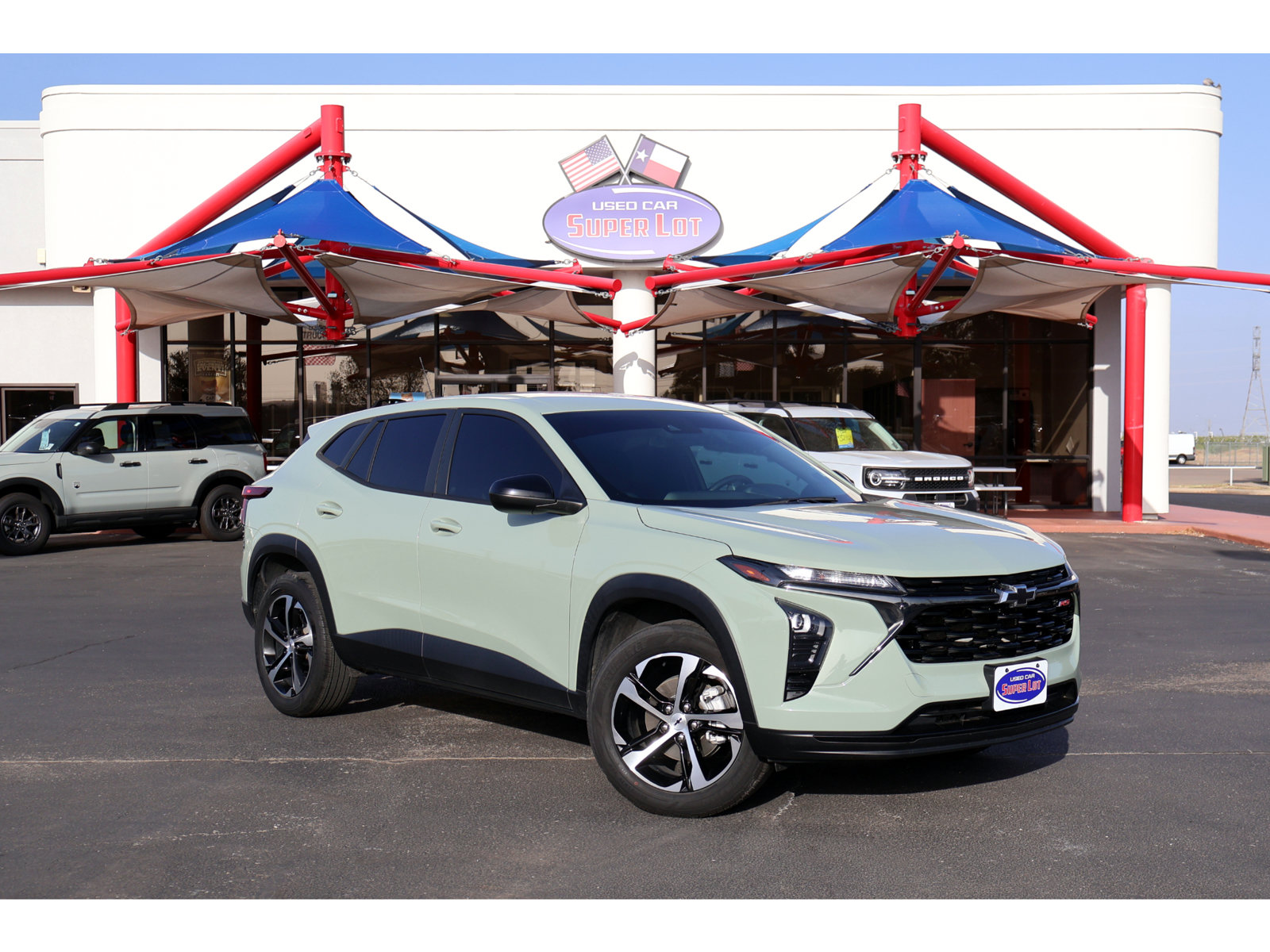 Used 2024 Chevrolet Trax RS FWD image 1