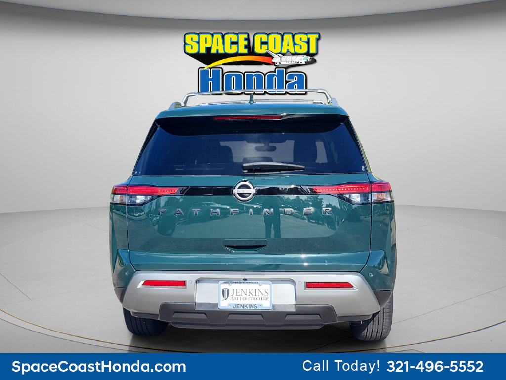 Used 2023 Nissan Pathfinder SL w/ Lighting Package (N92) FWD image 4