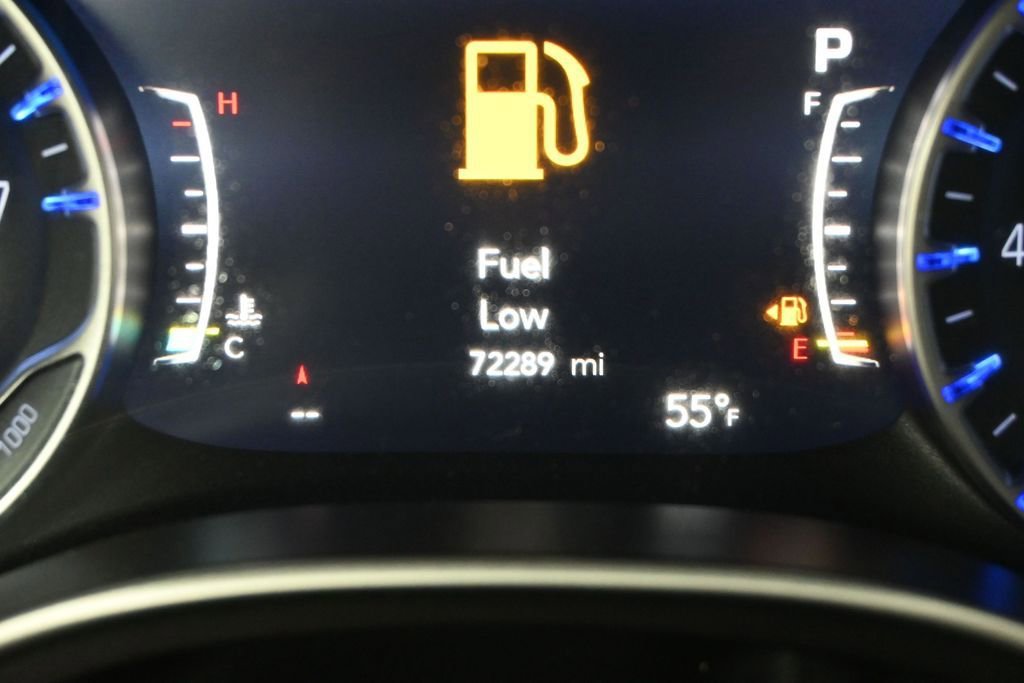 Used 2023 Chrysler Pacifica Touring-L FWD image 16