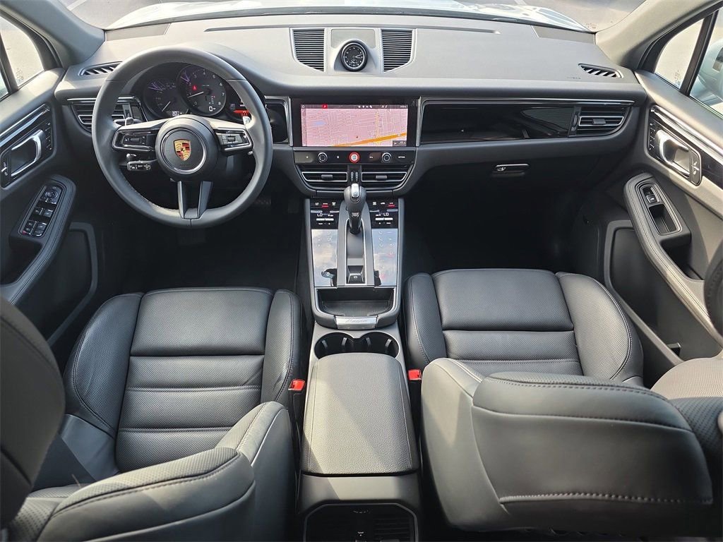 Certified 2025 Porsche Macan image 20