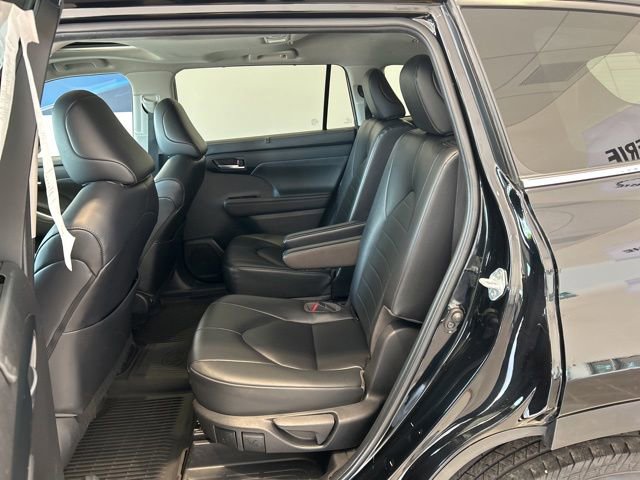 Used 2023 Toyota Highlander XLE FWD image 16