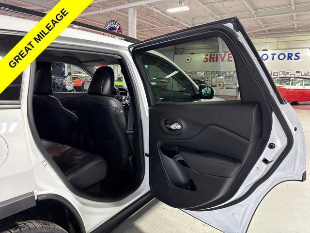 Certified 2021 Jeep Cherokee Latitude Plus AWD/4WD image 36