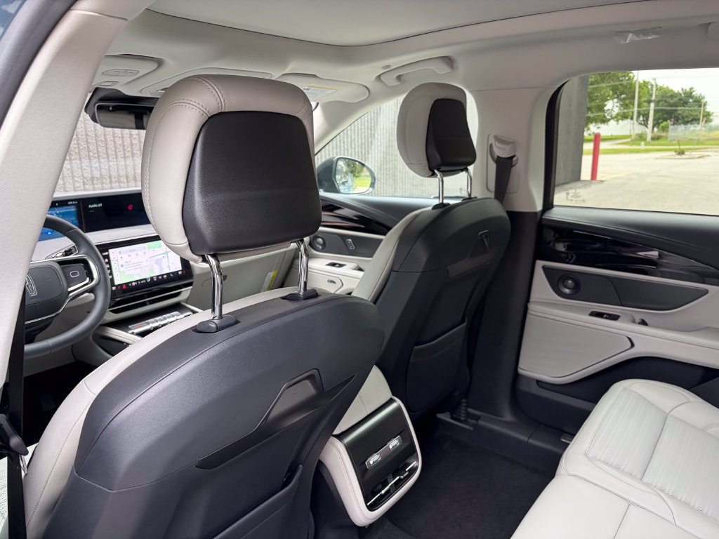 New 2026 Lincoln Nautilus Reserve w/ Jet Appearance Package AWD/4WD image 18