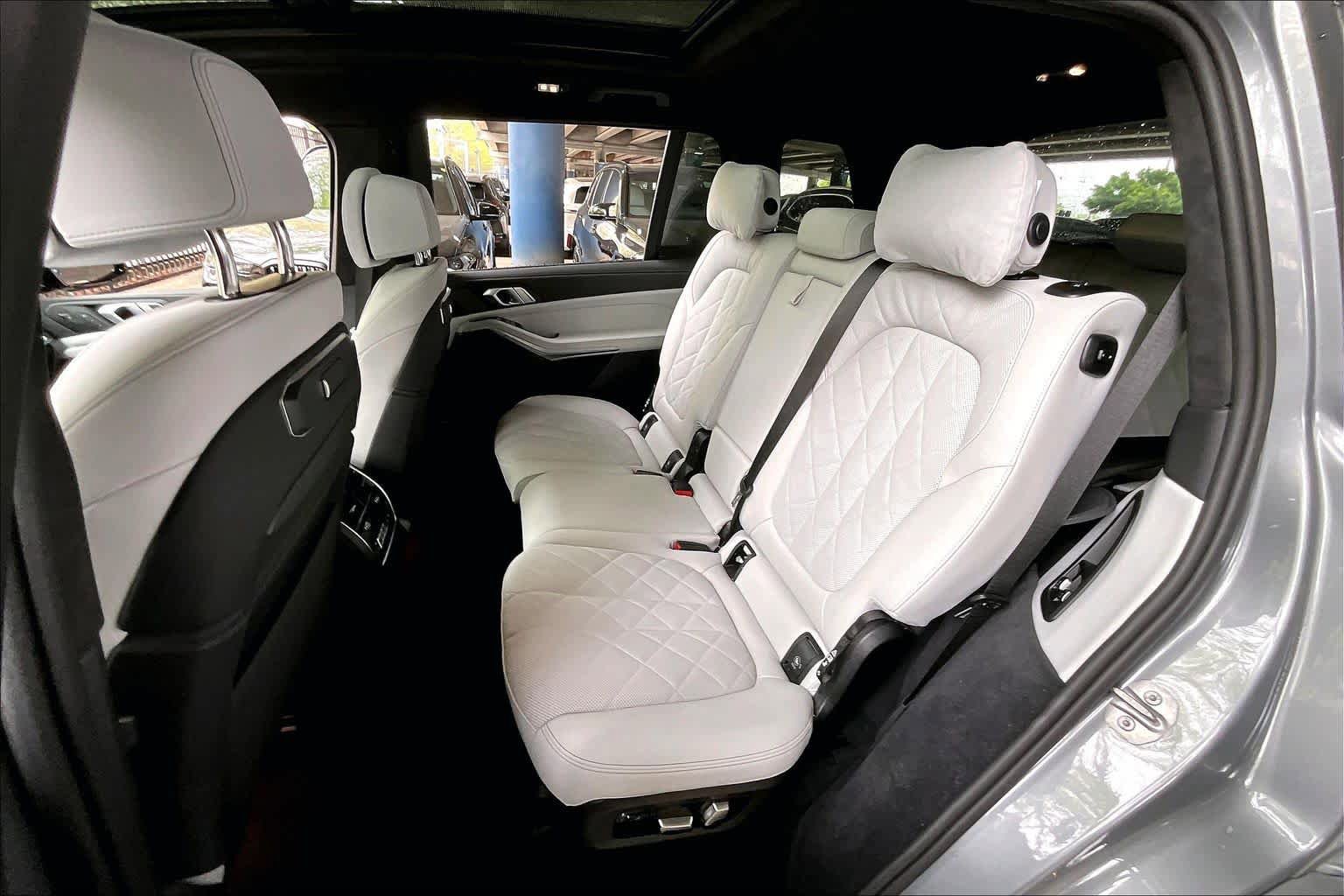 Used 2025 BMW X7 xDrive40i w/ Executive Package image 19