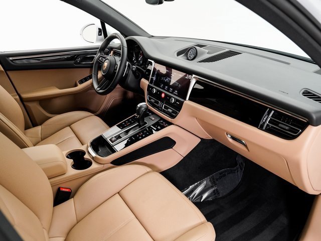 Used 2025 Porsche Macan image 24