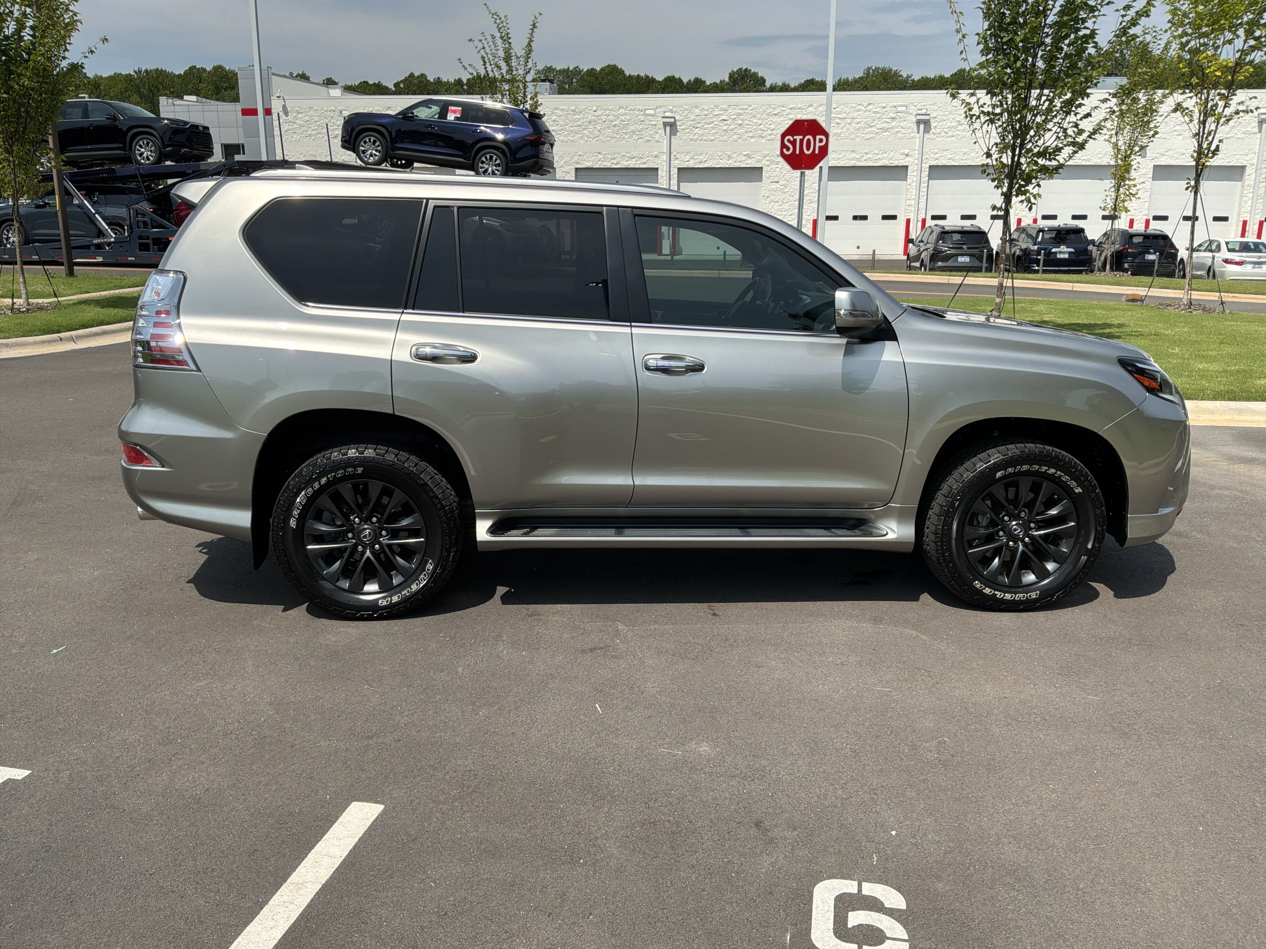 Used 2022 Lexus GX 460 Premium w/ Premium Package AWD/4WD image 11