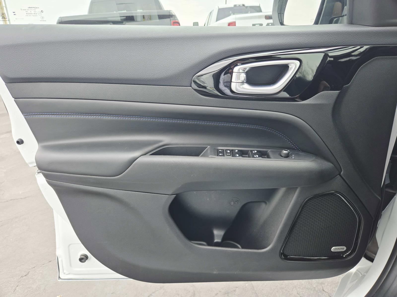 Used 2025 Jeep Compass Limited w/ High Altitude Package image 35