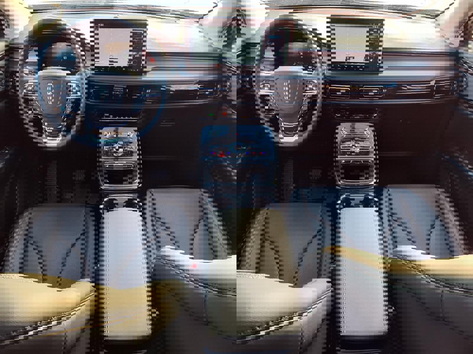 Used 2023 Lincoln Nautilus Reserve w/ Equipment Group 201A image 11