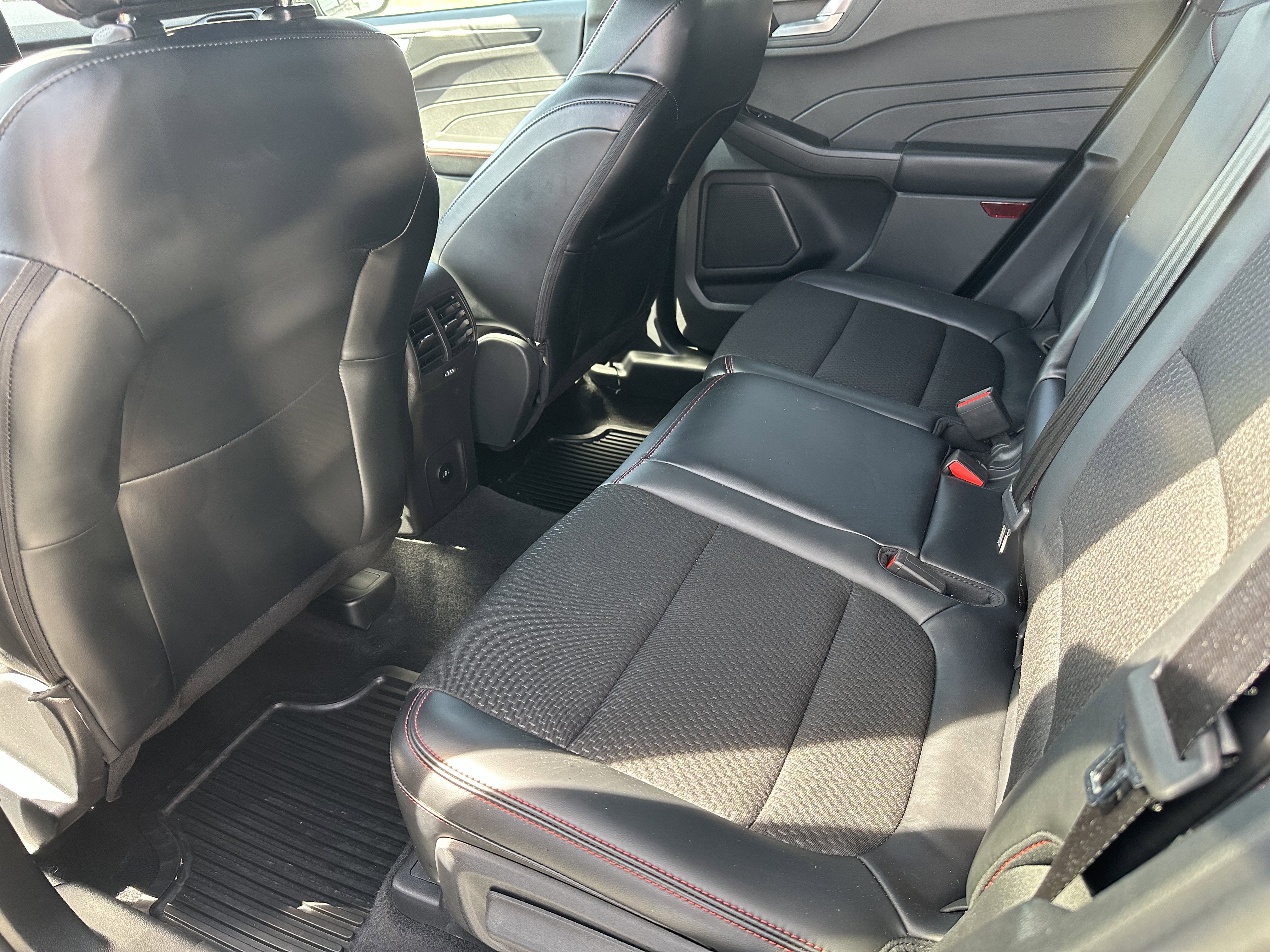 Used 2025 Ford Escape ST-Line FWD image 8