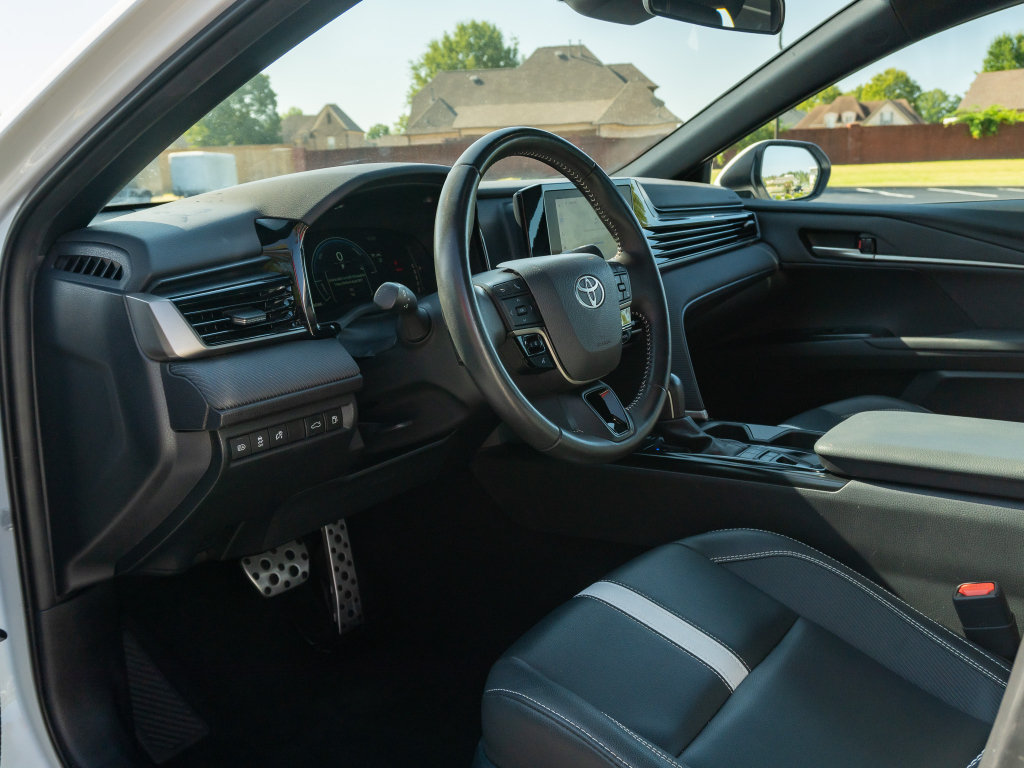 Used 2025 Toyota Camry SE FWD image 40