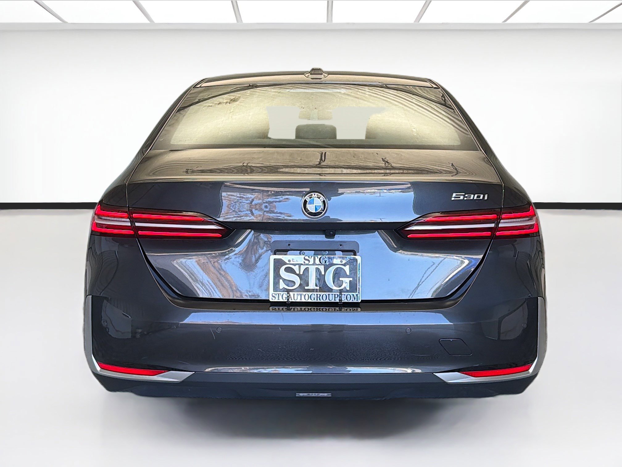 Used 2024 BMW 530i w/ Premium Package image 5