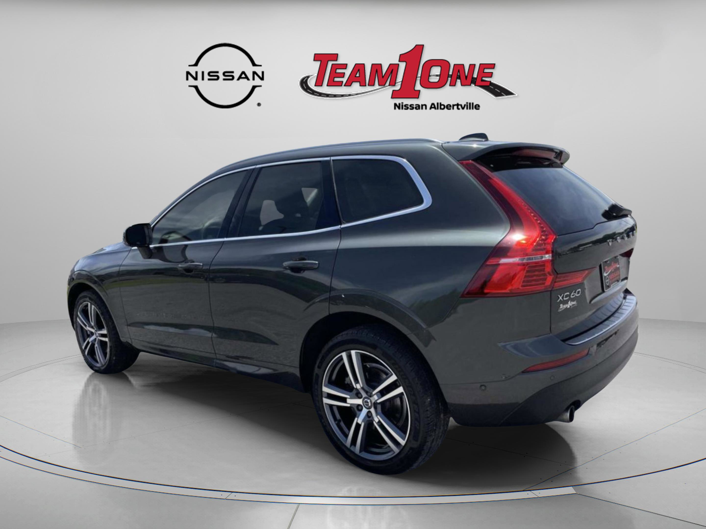 Used 2018 Volvo XC60 T6 Momentum w/ Vision Package AWD/4WD image 6