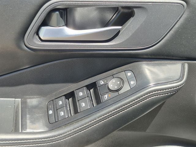 Certified 2025 Nissan Rogue SV FWD image 8