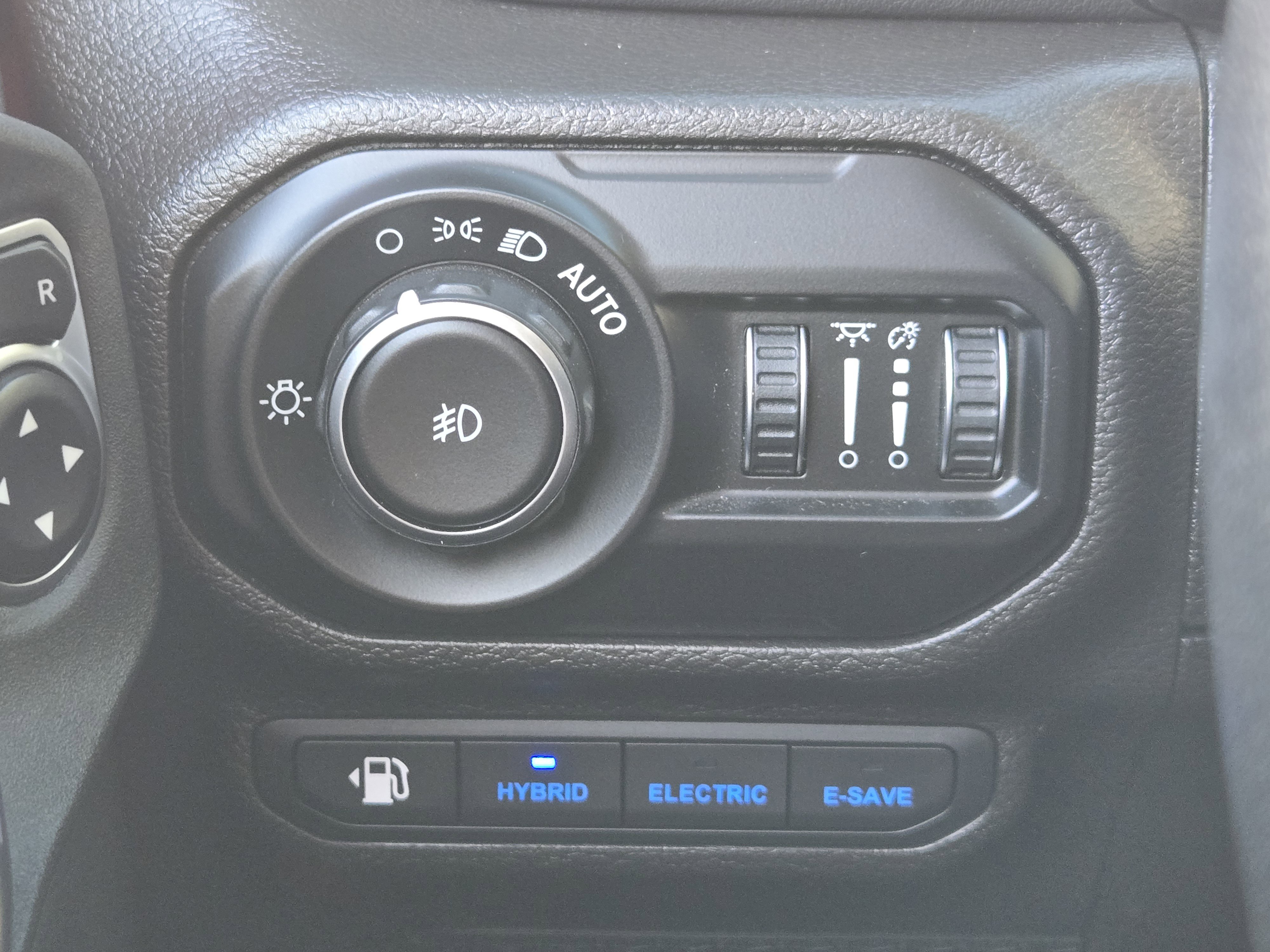 Used 2021 Jeep Wrangler Unlimited Rubicon 4xe w/ Steel Bumper Group image 25