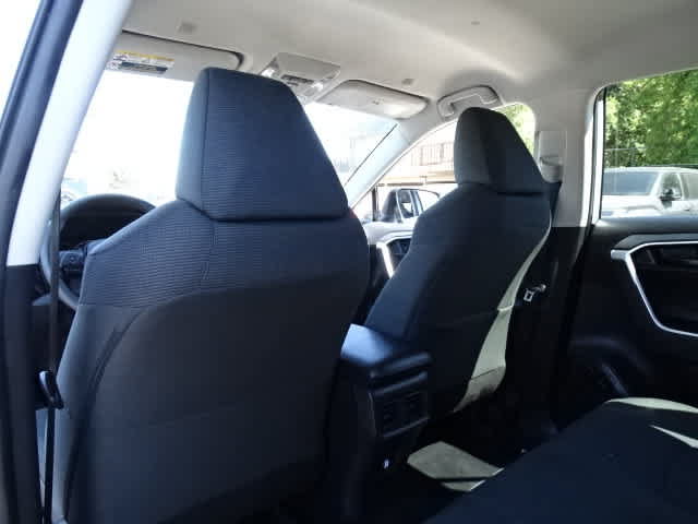 Certified 2025 Toyota RAV4 LE FWD image 21