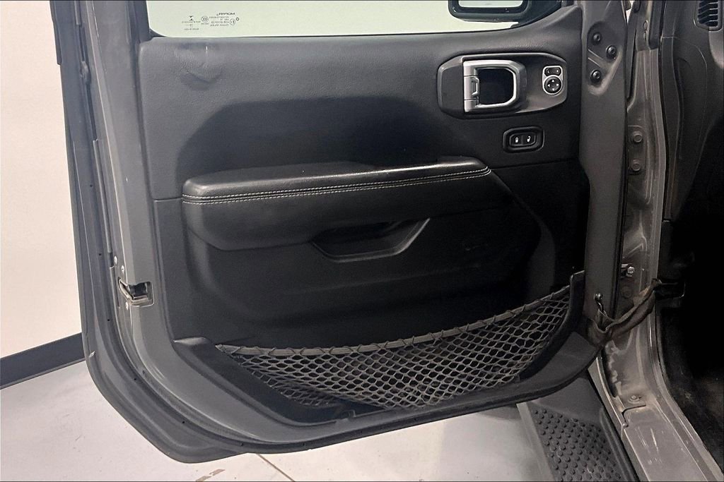 Used 2020 Jeep Wrangler Unlimited Sahara image 16