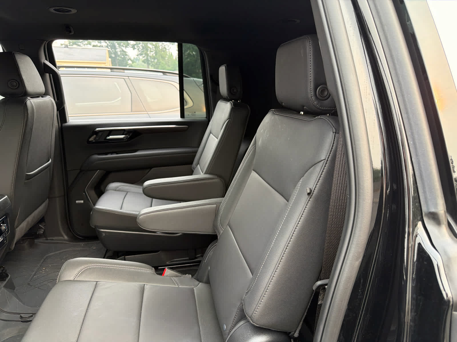 Certified 2026 Chevrolet Suburban LT w/ Comfort Package AWD/4WD image 7