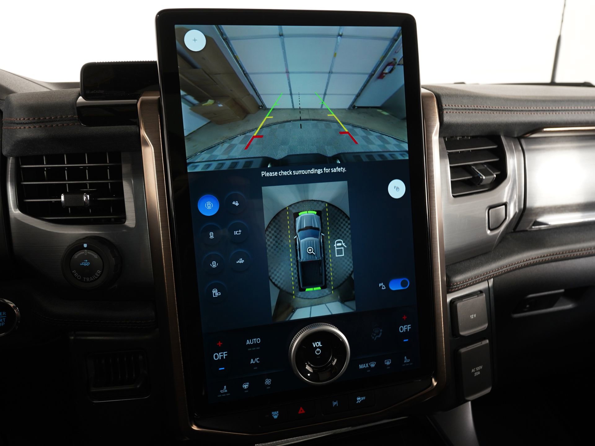 Used 2025 Ford F150 Lightning Lariat image 24