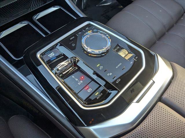 Certified 2024 BMW i7 xDrive60 w/ Executive Package image 15