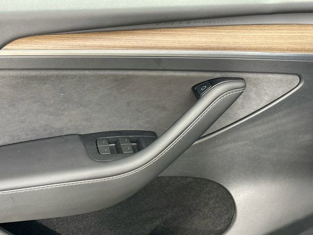 Used 2024 Tesla Model Y Performance AWD/4WD image 21