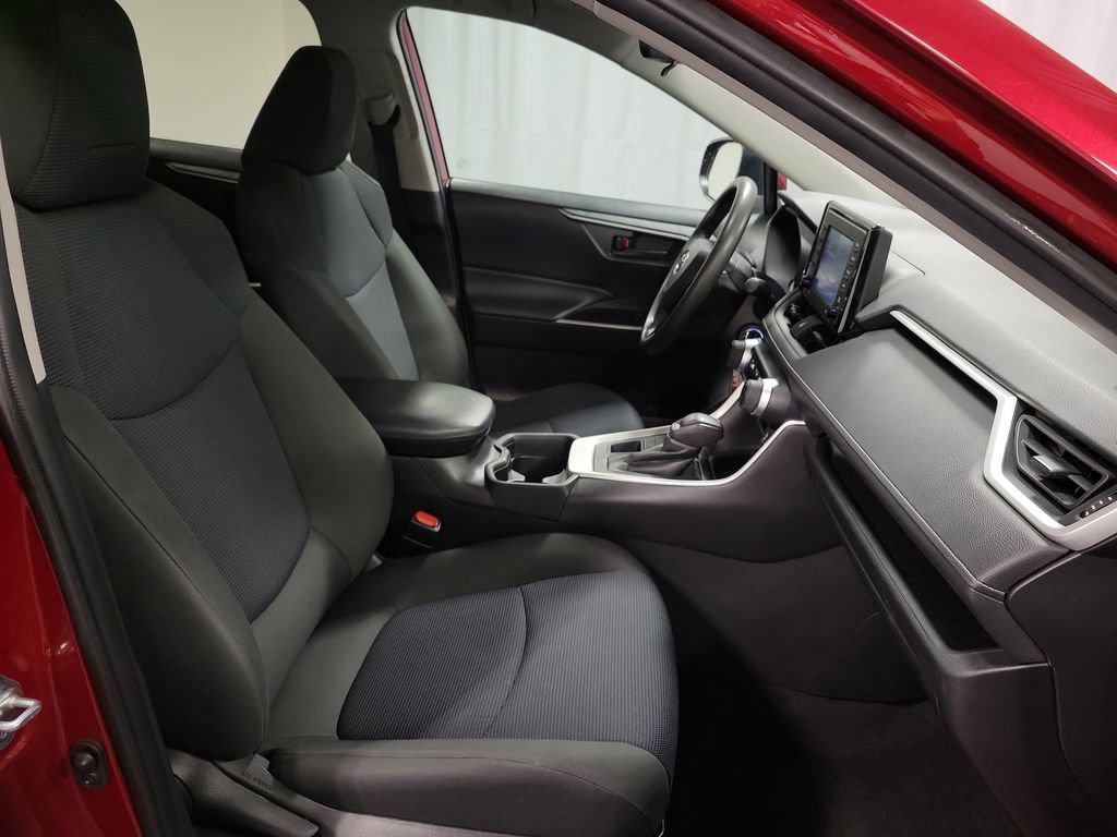 Used 2021 Toyota RAV4 LE image 25