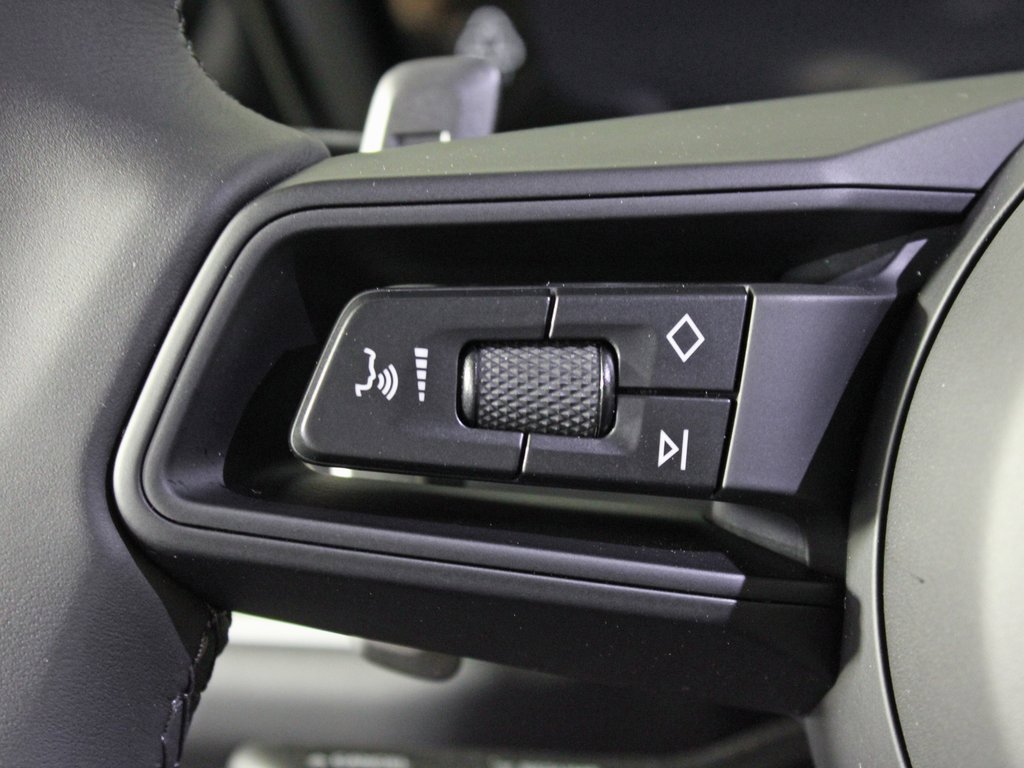 Used 2025 Porsche Cayenne image 24