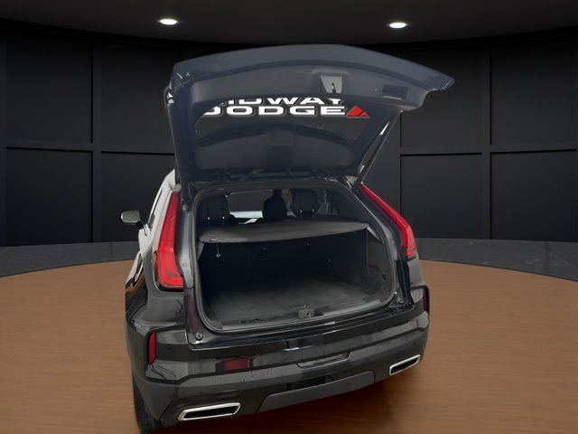 Used 2025 Cadillac XT4 Premium Luxury FWD image 7