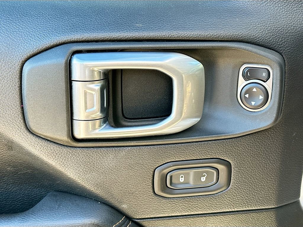 Used 2021 Jeep Wrangler Unlimited Sahara image 18