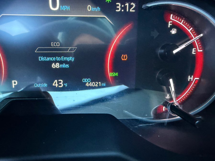 Used 2024 Toyota RAV4 XLE image 31