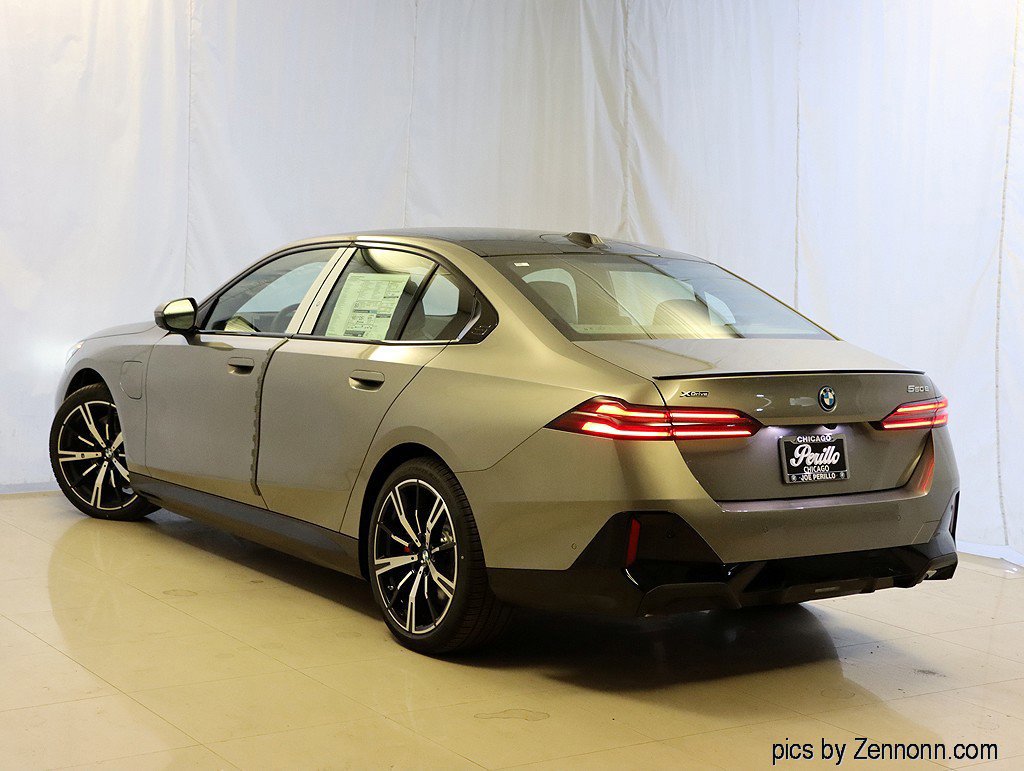 Used 2026 BMW 550e xDrive image 6