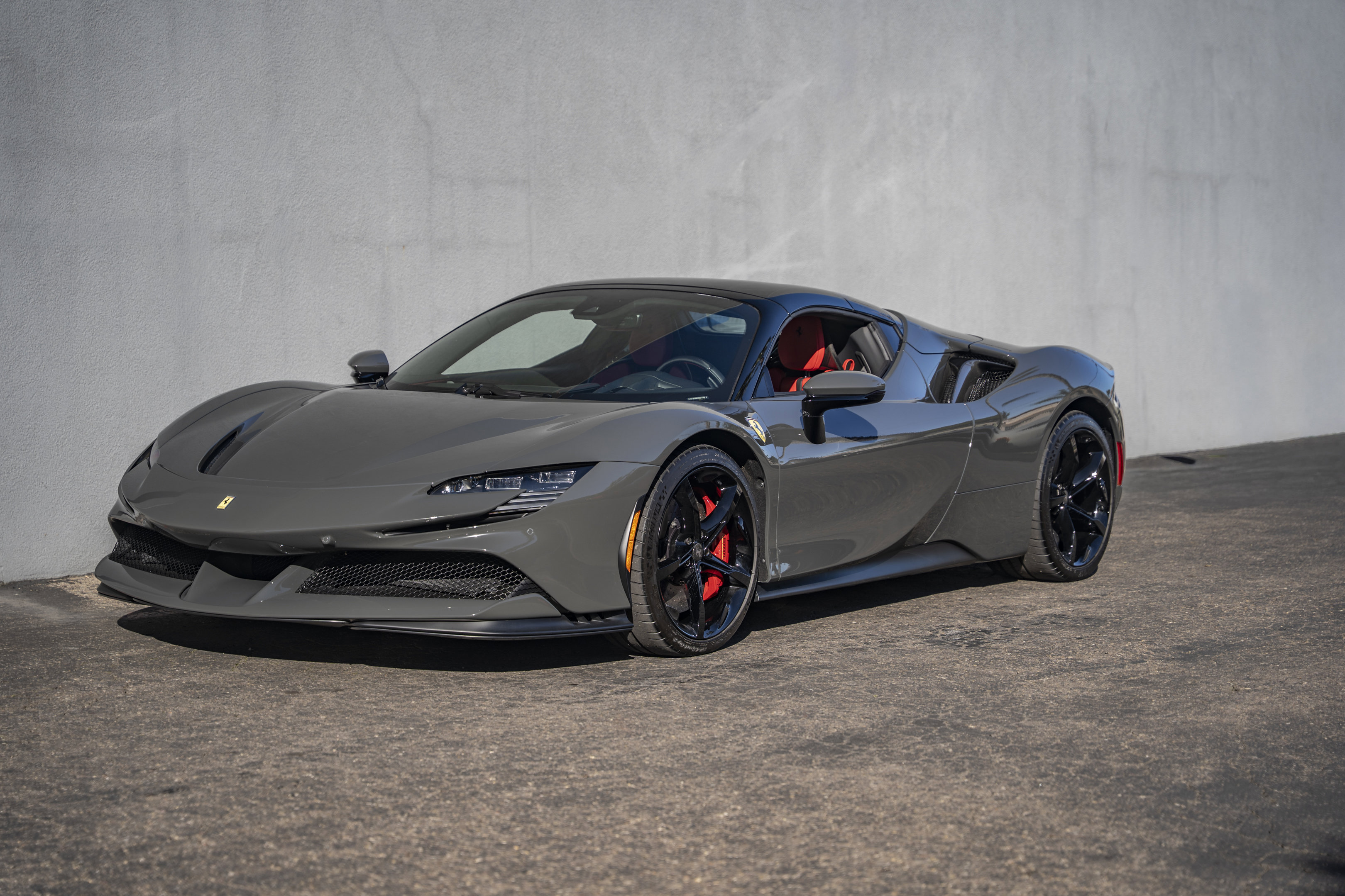 Used 2025 Ferrari SF90 Spider image 18