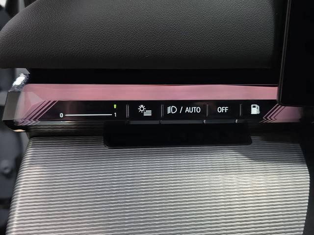 Certified 2025 BMW 550e xDrive w/ Premium Package image 23