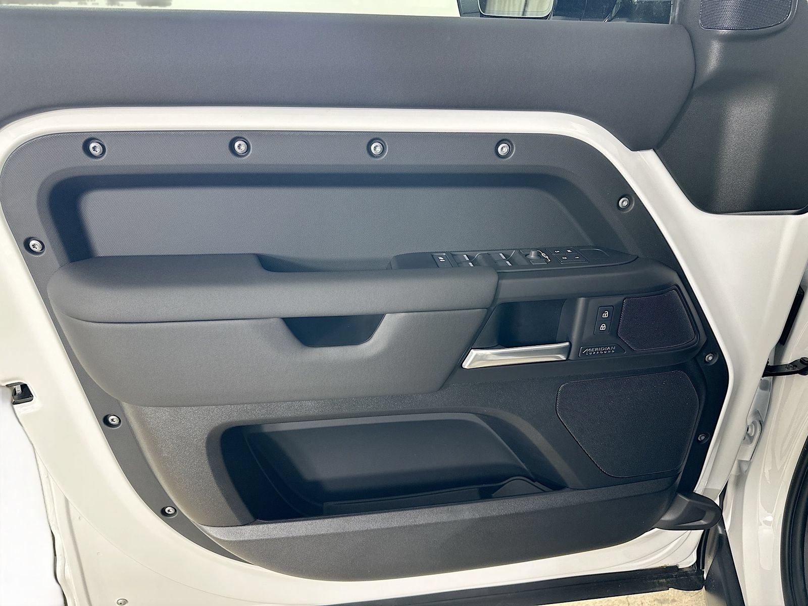 New 2026 Land Rover Defender 110 X-Dynamic SE AWD/4WD image 17